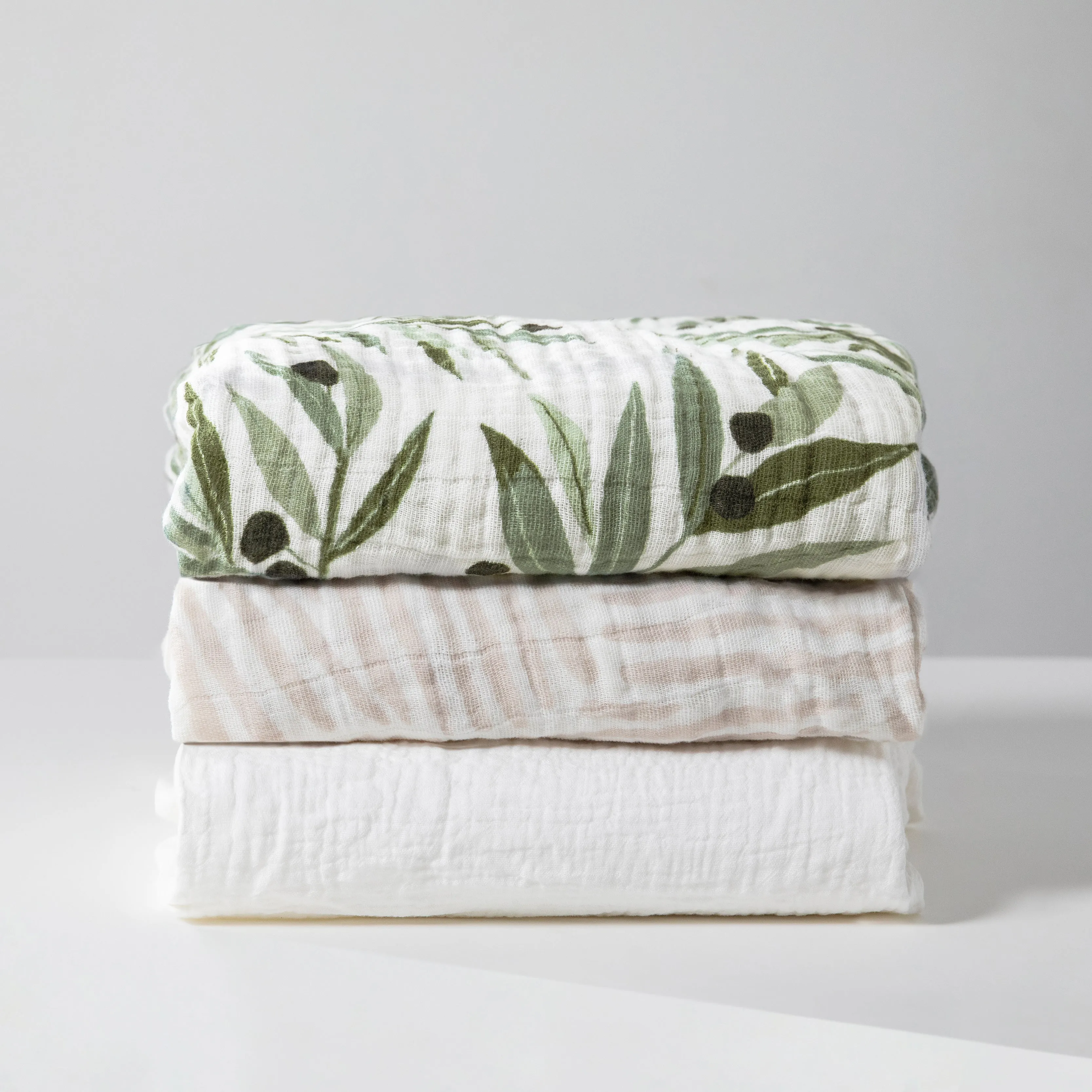 All-Stages Midi Crib Sheet in GOTS Certified Organic Muslin Cotton - Olive Branches